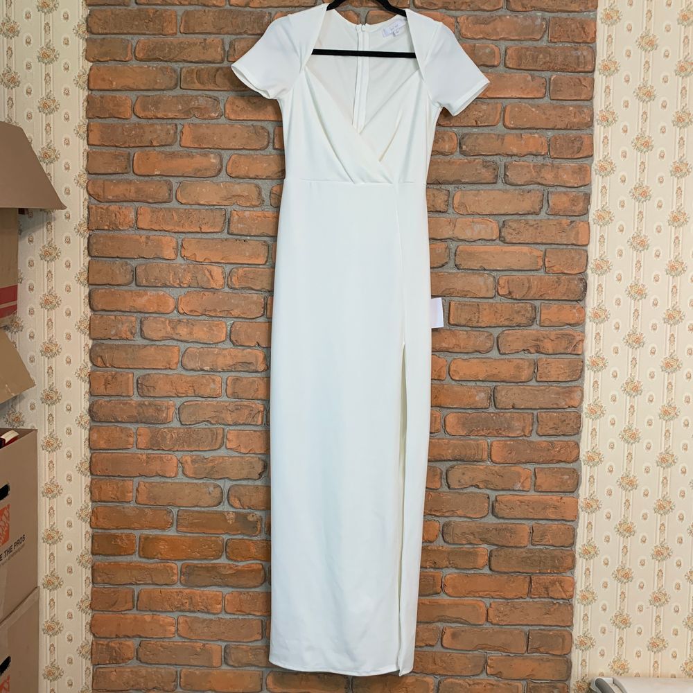 Lulu's Elegant White Wedding Dress